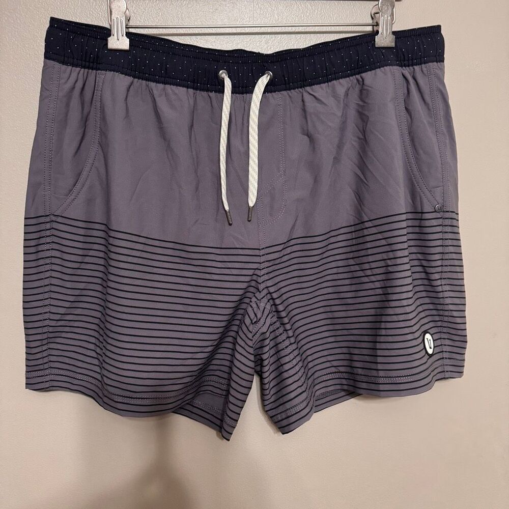 Vuori Men's Kore short 5” black and gray size XL